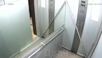 Don&rsquo;t touch strange things in Russian elevator