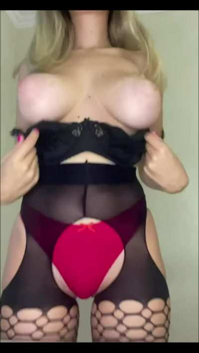 Do you like the way my big boobs shake?[OC]