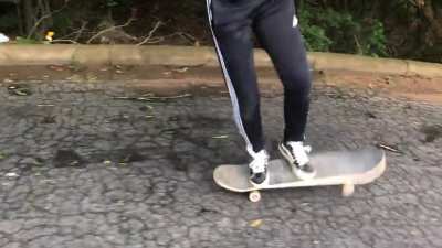 Here&rsquo;s me busting my ass ^_^ I was trying to Ollie (I didn&rsquo;t even slide my foot -_-) also my griptape is very dirty
