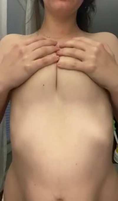 I love dropping my tits for you 💛