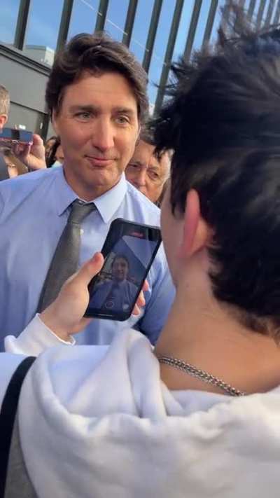 PPC supporter tries to argue with Trudeau at UofM campus this morning and gets completely dismantled.