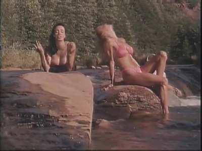 Dona Speir &amp;amp; Roberta Vasquez "Hard Hunted" (1992)