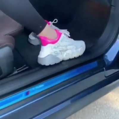 N&atilde;o suja o carro garaii