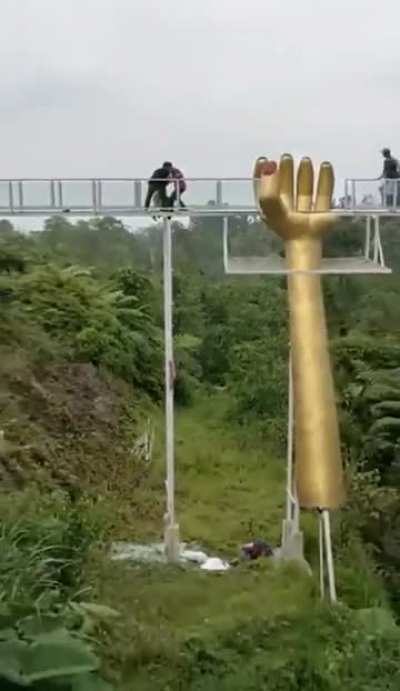 Can&rsquo;t verify, but apparently this glass bridge (build in India) shattered. Sorry for the audio. 
