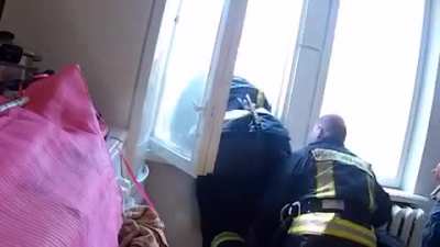 The strength of this firefighter to catch suicide person mid air