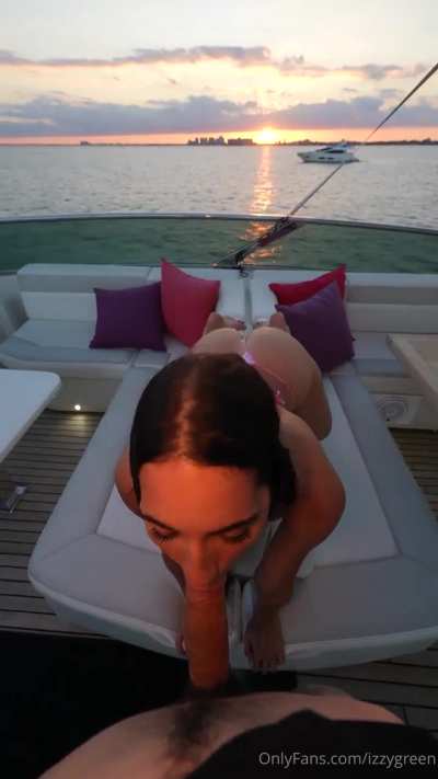 En el yate me la foll&eacute;
