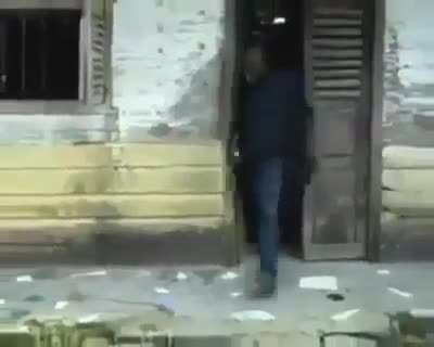 ven y trata de golpearme si es que puedes