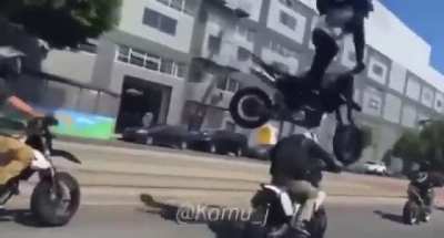 Stupid motorcycle stunt goes wrong