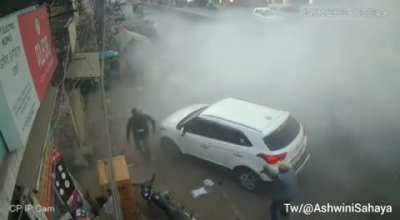 India 🇮🇳: Lawyer Umesh Pal, main witness in BSP MLA Raju Pal assasination in 2005, has been killed by Assailants near his residence in Prayagraj, Uttarpradesh. The assailants were identified as Mohammad Asad Ahmed son of criminal leader Atiq Ahmed, Guddu 