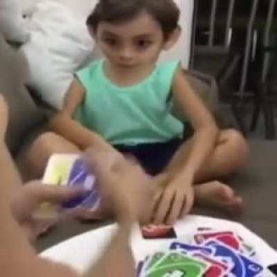 Esse aqui nunca mais vai jogar uno