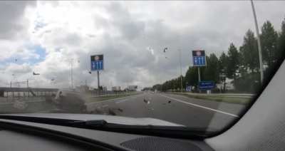 Dutch police doesn&rsquo;t like shooting suspects. Ends it with a massive crash