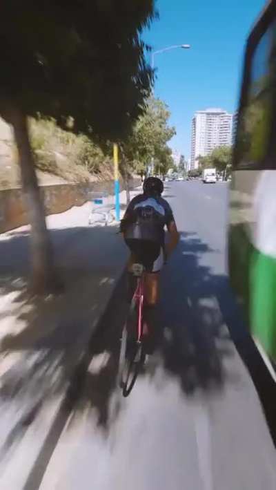 idiot cyclist goes against Transit, thinks he's cool and the main protagonist, encourages others to do the same because it's a "sub culture" | happened in chile