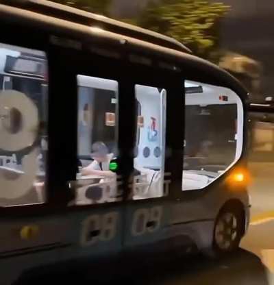 China's fully autonomous dual-motor self-driving bus has no steering wheel or driver&rsquo;s cabin. It reaches speeds of up to 40 km/h and operates 24/7 on urban roads