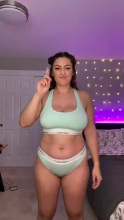 magic making her clothes disappear, how'd she do? 🥰
