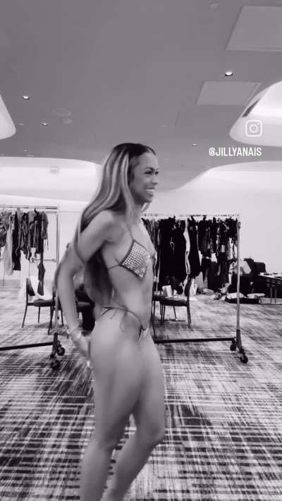 @jillyanais