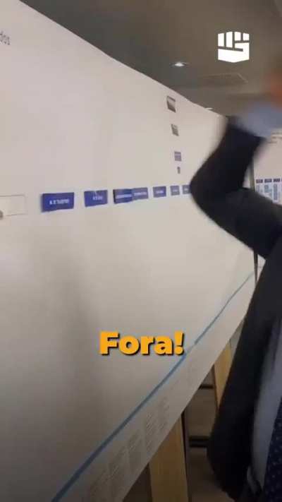 Eu quando estou jogando Cities Skylines e fico endividado 