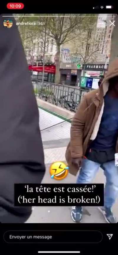 Man pushes woman down stairs after argument in Paris (entire video)