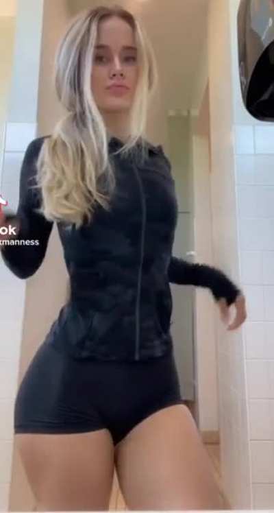Hot gym girl