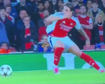 Calafiori getting injured the exact same way for Club &amp;amp; Country is... WILD?