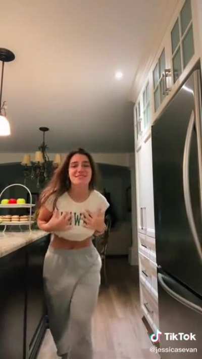 Jessicasevan is adorable