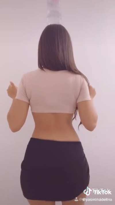 Yasmin Adelina sexy curves