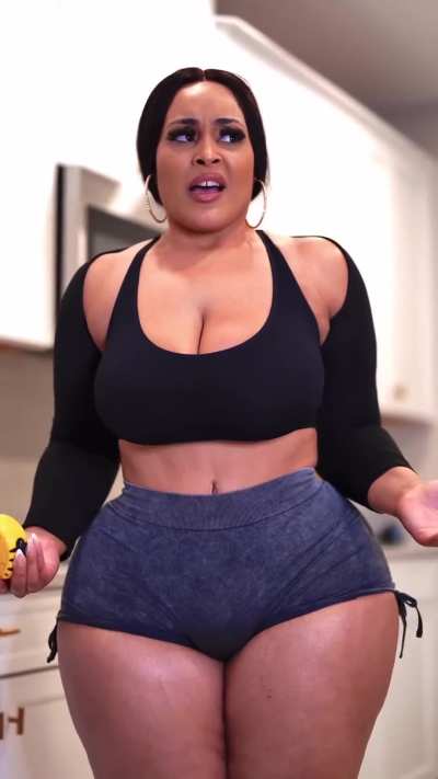 I seen her in person at exxxotica it&rsquo;s 10x bigger in person 😍