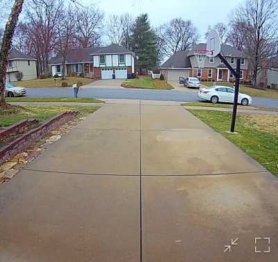Girl pulls into neighbor&rsquo;s driveway, says she can&rsquo;t get out.