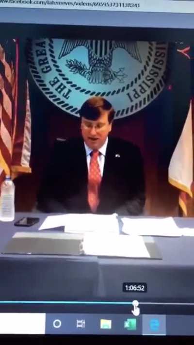 Mississippi governor pronounces &ldquo;Harry Azcrac&rdquo; at virtual graduation