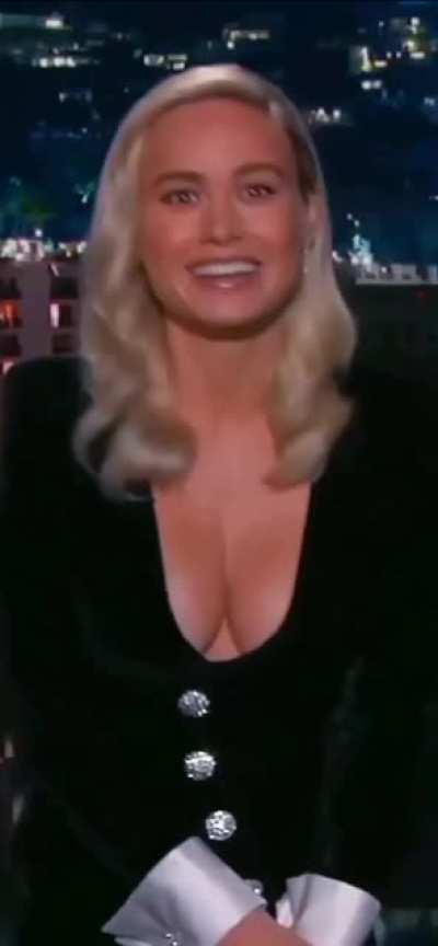 Everyone, praise this black dress and those mommy milkers.