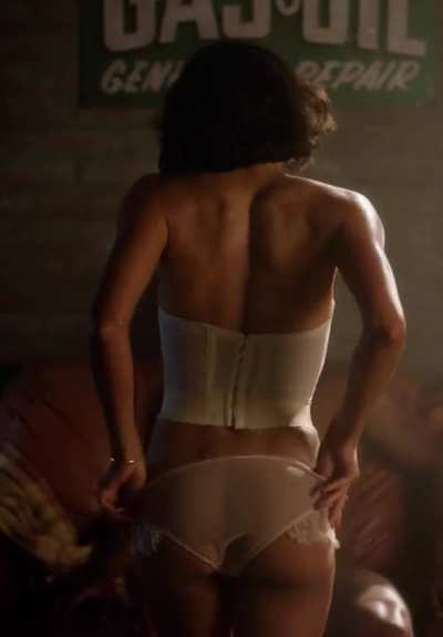 Jurnee Smollett ass in Lovecraft Country (2021) - sourced from 4K release