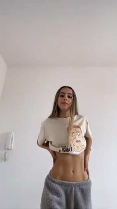 Outstanding midriff