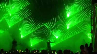 Hayko cepkin insan mı amk konserine gittim ilk kez(hemen hemen &ccedil;oğu &uuml;lke &ccedil;apında sanat&ccedil;ının konserine gitmiş biriyim) tr de bu adamın ciddili rakibi yok T&uuml;rk Rammstein adam resmen