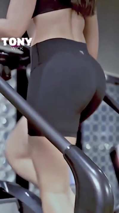 Nora Fatehi 🍑