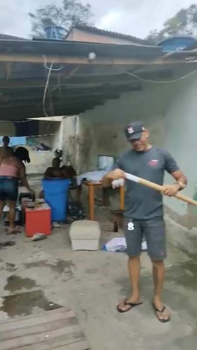 T&ocirc; rindo pq s&oacute; me restou isso mesmo.