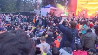 The entire mosh pit turns into a rowboat for no reason (remington farms day three)