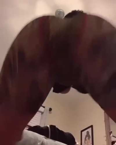 Lizzy Twerking