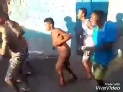Provando Para Polícia Que É Um Grupo De Dança...