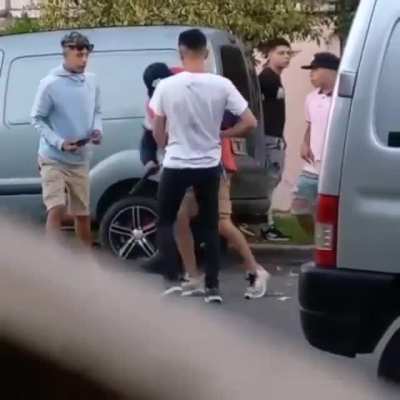Chorros con cachiporras robando a pibes en cortada de Navidad.
