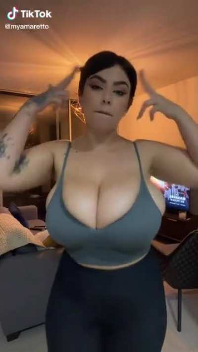 HUGE JUGGS 😍😍