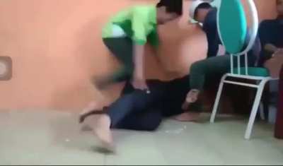 Kid being bullied gets fed up and literally curb stomps the bully