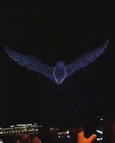 More than 2000 drones flying in sync