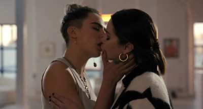 Cara Delevingne &amp;amp; Selena Gomez Kissing