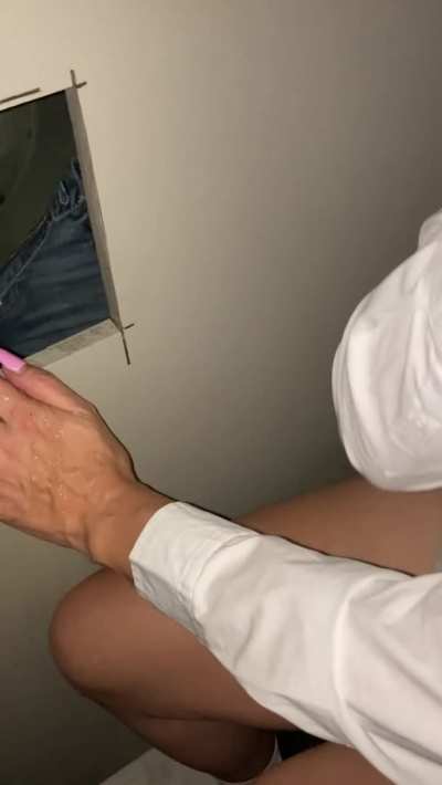 Fastest Gloryhole Cum I've Ever Experienced and Also the Friendliest Stuntcock Owner All In One Video LOL. Cums In My Mouth, All Over my Hand and Says "Ya'll Have a Nice Night" Link Below