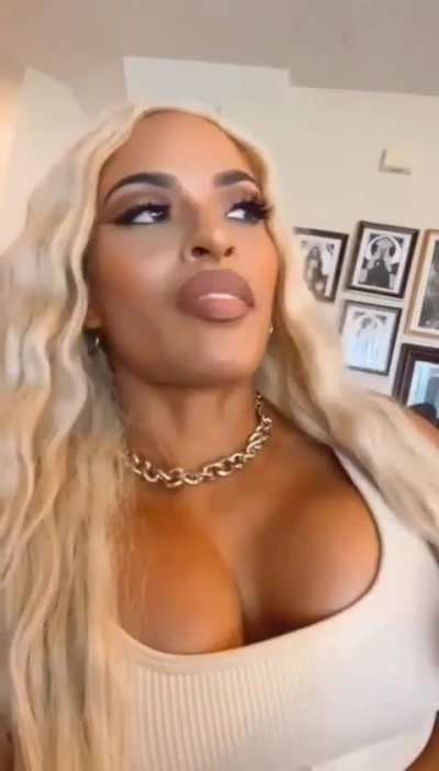 Zelina up close