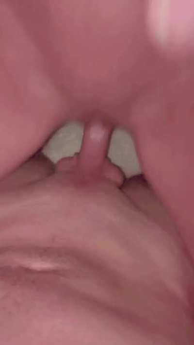 18F doesn&rsquo;t mind bouncing on my small cock