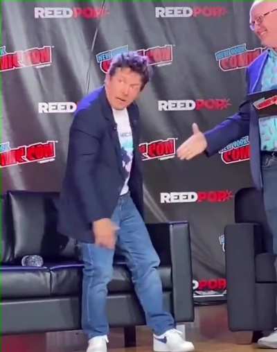 The crowd goes wild when movie legends Christopher Lloyd and Michael J Fox (who has Parkinsons) reunite at New York Comicon 2022