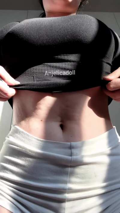 Dropping boobs after gym😏