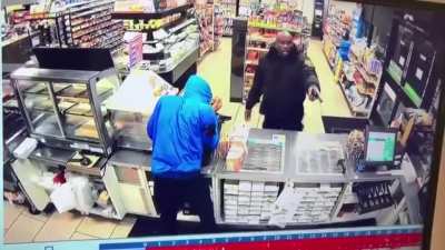 Security guard shoots robber: "Mine's real"