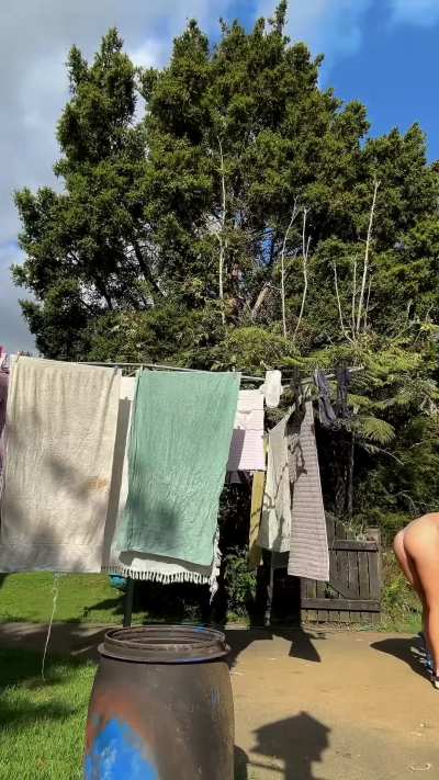 Getting a tan while I hang out the washing 🤭