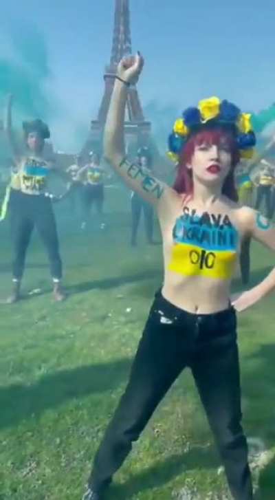 Las Boquitas? Que no habian cerrado ya ese antro?
